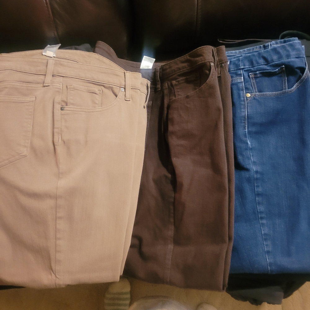 4 pair CHICO'S So Slimming Ankle JEANS. Size 3R. Blue, Tan, Brown and black.